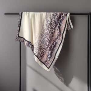 Zarif Leopar Desenli Krem Şal